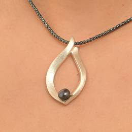 Handmade Silver Necklace Tulip Hematite